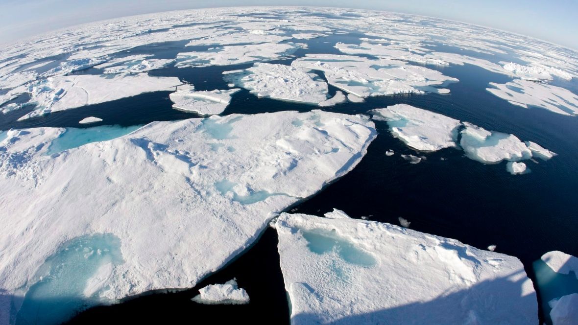 CBCNews's tweet photo. Warmer-than-usual Arctic Ocean temperatures delay sea ice formation https://t.co/8jT6hmUxFF https://t.co/swE5N7MDeh
