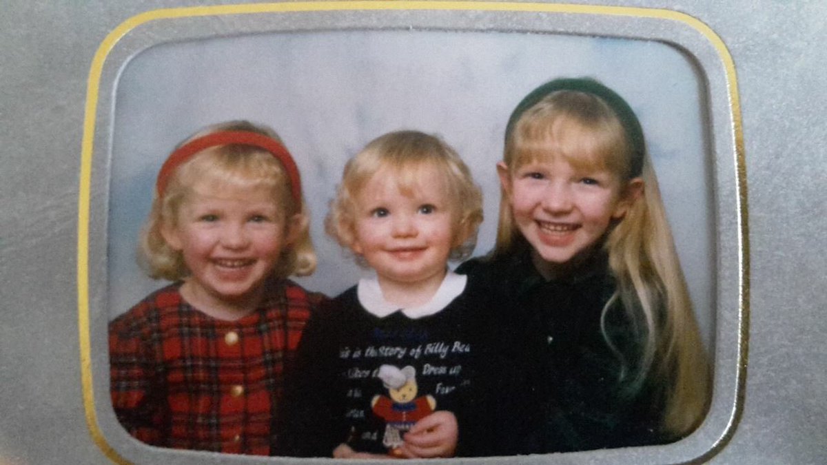 Elliemainey's tweet photo. Thankful for family, friends and favourite people #sisters #tbt #frienddo https://t.co/pf1mIJj3Au