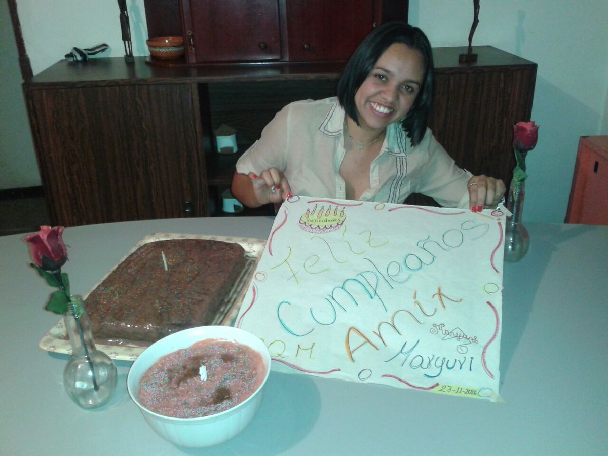 anyelim23's tweet photo. En el día de mi cumple, gracias familia los Amo..! @maryeroald https://t.co/Wnm7r1Xe0V