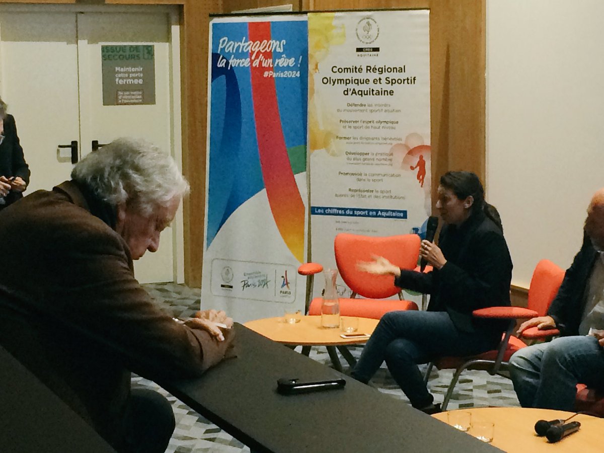 StephPoujade's tweet photo. La notion de projet pas assez présente dans l'entreprise ! Pour Stephanie Geyer-Barneix #rameuse #conference @sportaquitaine @FCEBordeaux https://t.co/KDnquXPEWJ