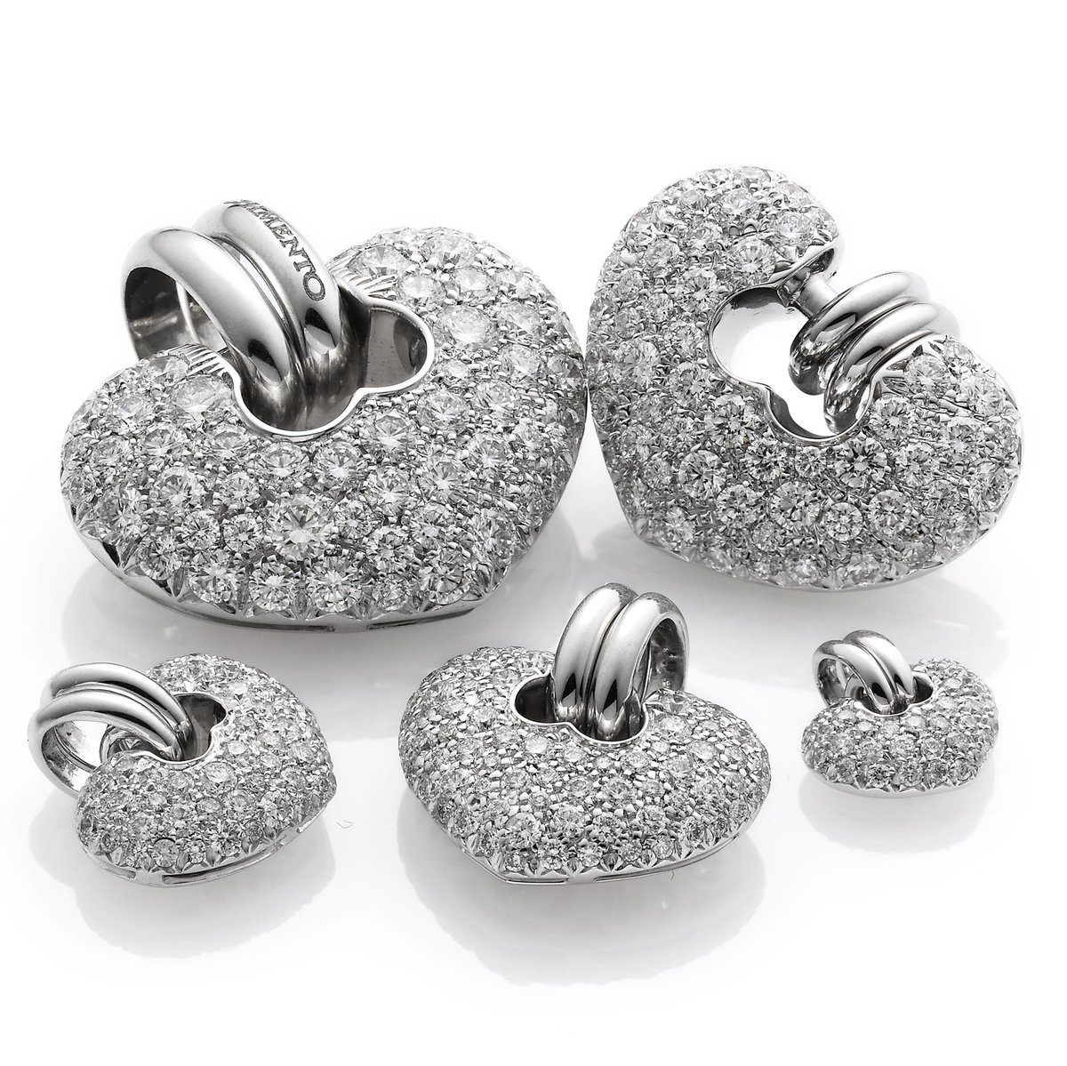 ChimentoJewels's tweet photo. Chimento Cuori #chimento #heart #jewelry #madeinitaly #gold #diamonds #amazing #style https://t.co/kPk79jzKXg