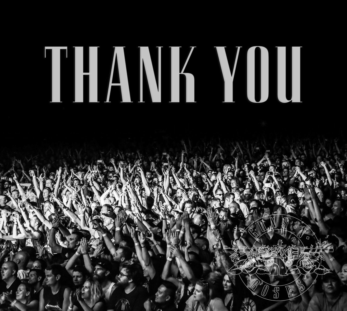 gunsnroses's tweet photo. Happy Thanksgiving to all our fans in the US, and thank you to all our fans around the world... #GnFnR https://t.co/YWJS8zXXYF