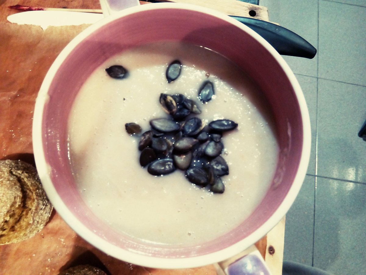 marta_zygadlo's tweet photo. Crema #sostenible #temporada hinojo, chirivía &amp; tombinambo;panecillos avena&amp;lino caseros #MeatLessDayUOC #SustainableFoodUOC @PastinacaSlow https://t.co/dAZn6oFNHH