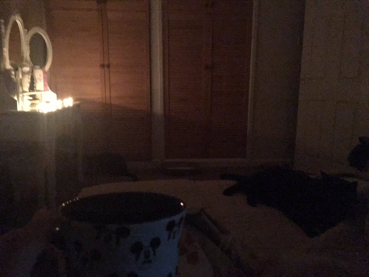 BeyondPure_UK's tweet photo. It's been a hectic day sorting the orders. Off to recharge with a cuppa, bed and of course my Beyond Pure sweet dreams candle 💤😍🕯 #goodnight https://t.co/s9S0cvm6MV