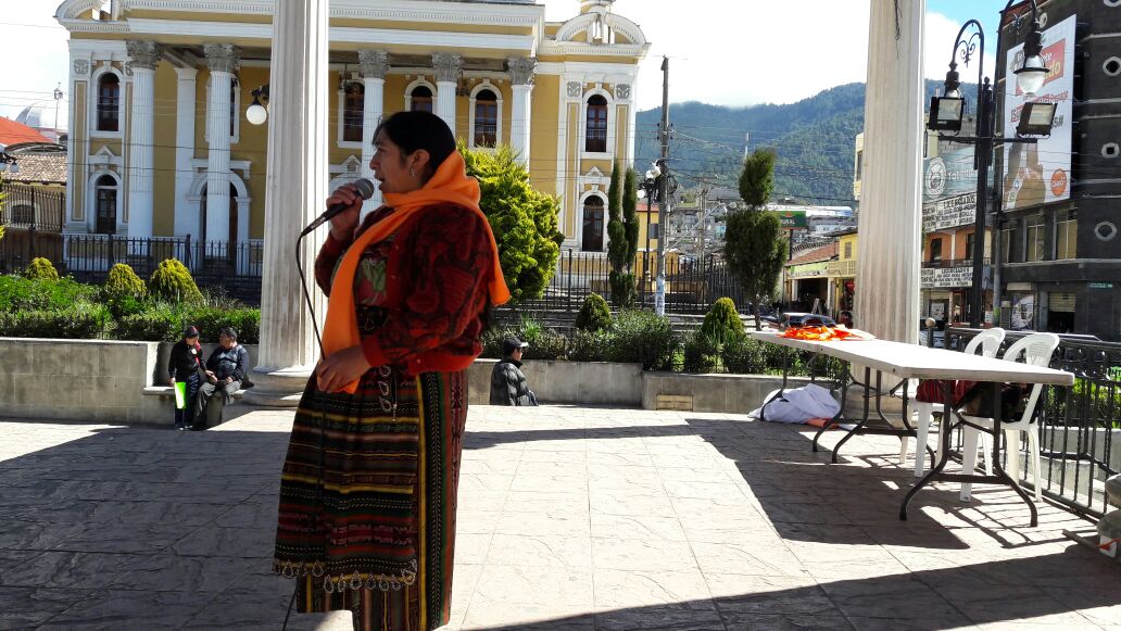 VNUGuatemala's tweet photo. Yaindy y María Isabel, Voluntarias ONU, caminaron hoy junto a la DEMI para concientizar sobre la violencia contra la mujer. #Únete #UNVLAC https://t.co/TH0PhdUjW6