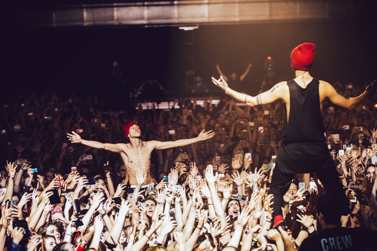 stressedeath's tweet photo. esta foto es tan hermosa que me dan ganas de llorar https://t.co/rZCgX04XDs