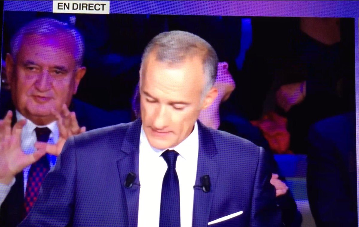msoliveres's tweet photo. Je crois que @jpraffarin tente de jeter un sort à @FrancoisFillon ! #PrimaireLeDebat https://t.co/30OEwu2qI1