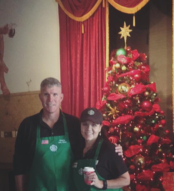 Volunteering at the USO Thanksgiving Dinner! <a href="/scarmedforcesn/">SCAFN</a> <a href="/USO_SanAntonio/">USO SanAntonio</a> <a href="/BGonzaba/">BGonzaba</a> <a href="/starbucksprtnrs/">Starbucks Partners</a>