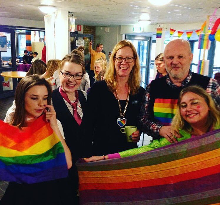 salgulin's tweet image. I morgon packar vi ner vår utställning #lyckadtemavecka #jagfårvarasomjagär #alleskolan #tillsammans