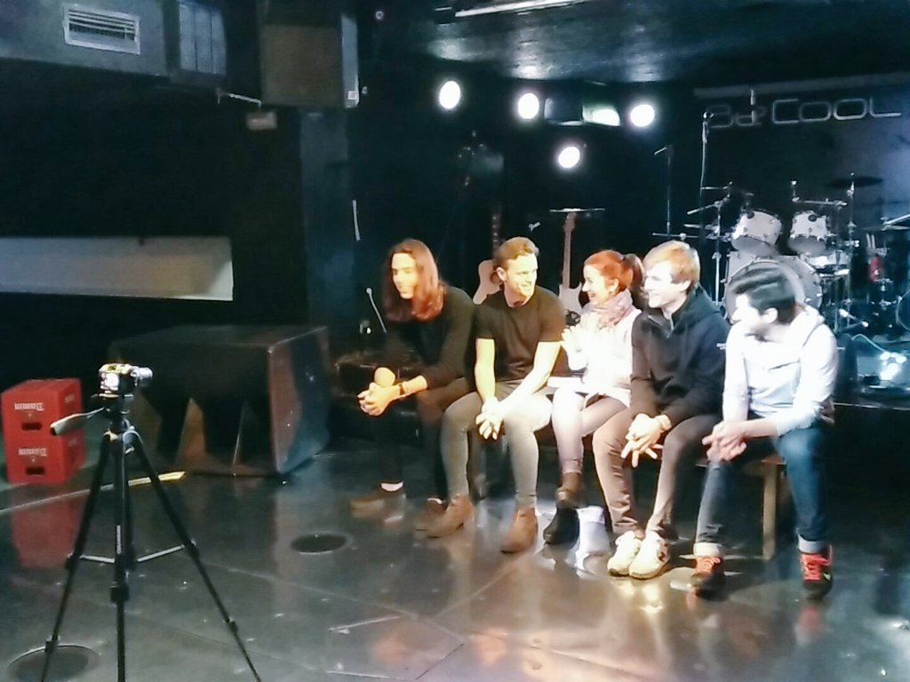 Estupenda entrevista al  grupo <a href="/DHIoficial/">DHI</a> para @EstacioMusical y su simpática locutora  <a href="/vanesa_vipe/">Vanesa</a> 
<a href="/salabecoolbcn/">Sala BeCool</a>