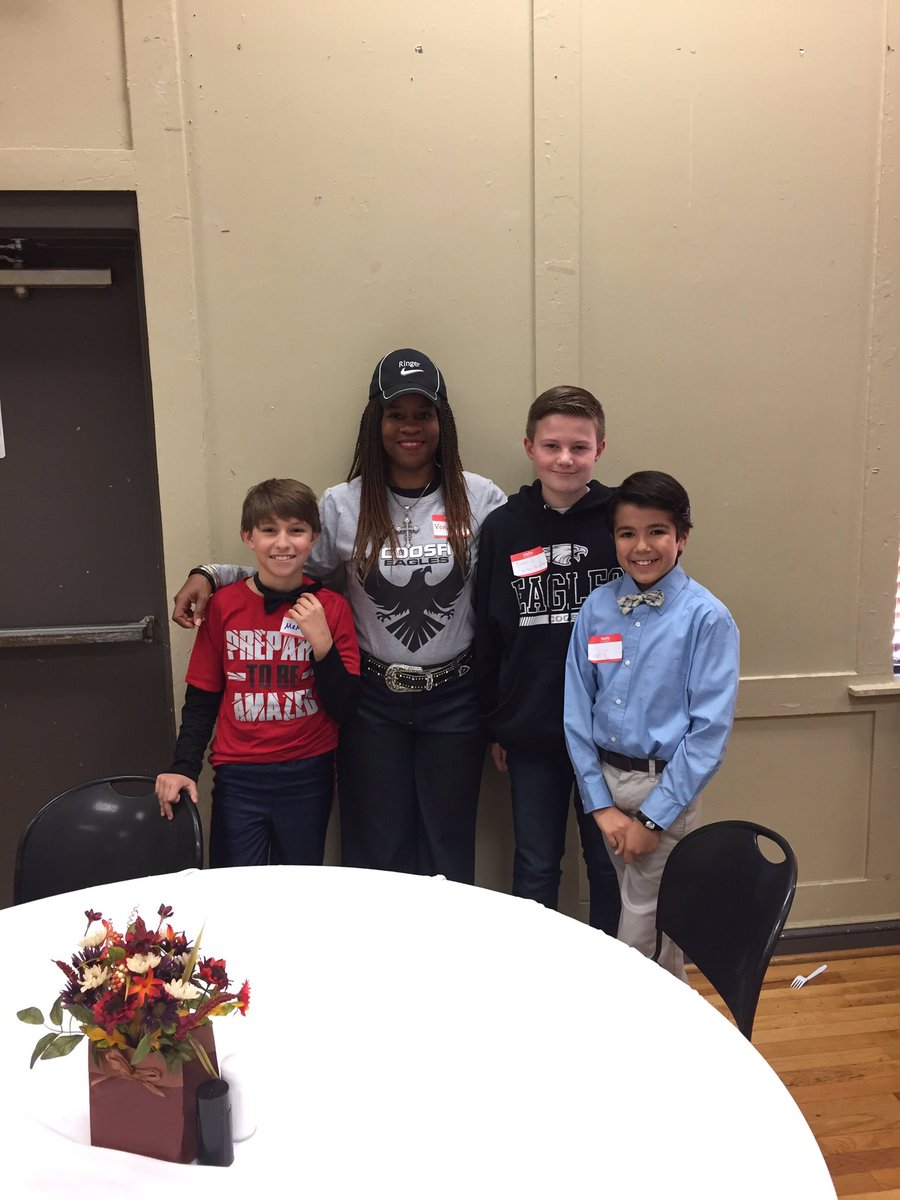 VondellRinger's tweet photo. CMS #boystobowties serving on Thanksgiving Day. #proudprincipal @HopperPatrick @drjjackson @CoosaMiddle https://t.co/w257iOavOa