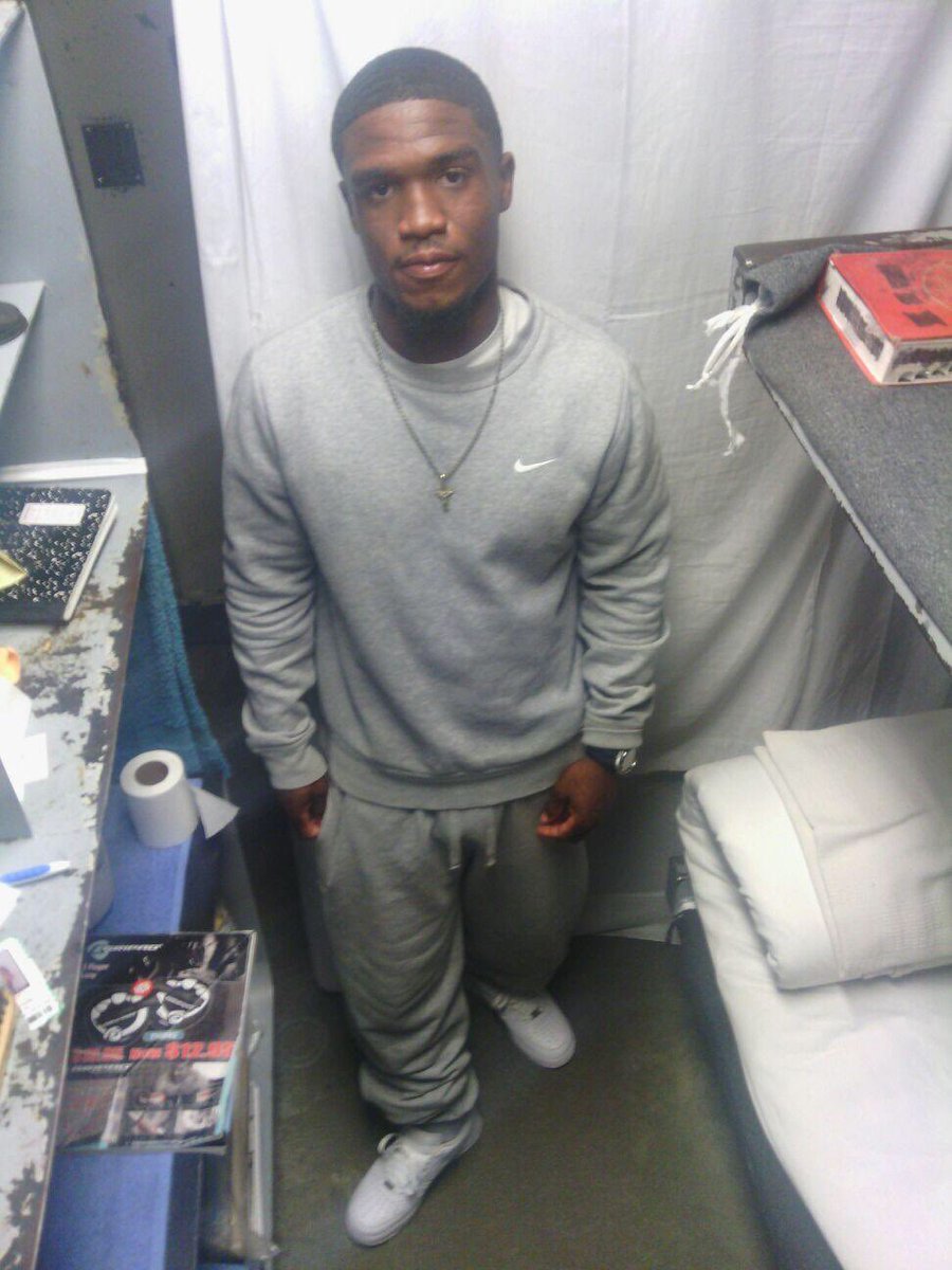 __Rajaa's tweet photo. Happy thanksgiving to my brother tho, #FreeBac https://t.co/C5EIKhQWXG
