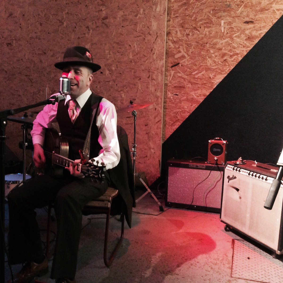 blues_explosion's tweet photo. Off to a stomping start with Keef Tommo! @ConstellationsL #FreeLiveMusicThursdays #Liverpool @MELLOWTONEclub check him out! https://t.co/HbJwennGho