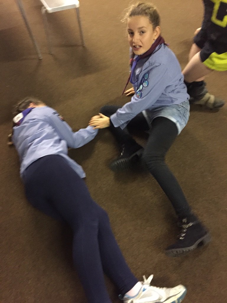 25thSoton's tweet photo. Tonight's #scout skill #firstaid. https://t.co/63GtJE3xiG