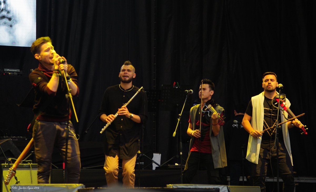 fsalsaalparque's tweet photo. Recordemos de la fiesta del viernes 18 en La Plaza de Boívar a @lamuerganabanda influencias diversas y mucha irreverencia #SalsaAlParque2016 https://t.co/C1RZiHynRK