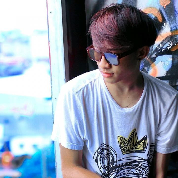 aphy_rafly's tweet photo. Come hangout with me > jomblo anget 😂😂😂 on #BIGOLIVE. https://t.co/ZD8gHiX8s8 https://t.co/AQ68S3PG3G
