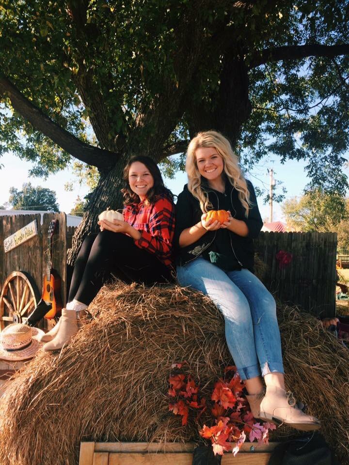baymadapple5's tweet photo. four pictures isn't near enough to show who all I'm {thankful} for!extra thankful today for these peeps 😊 https://t.co/aAGgAAITfI