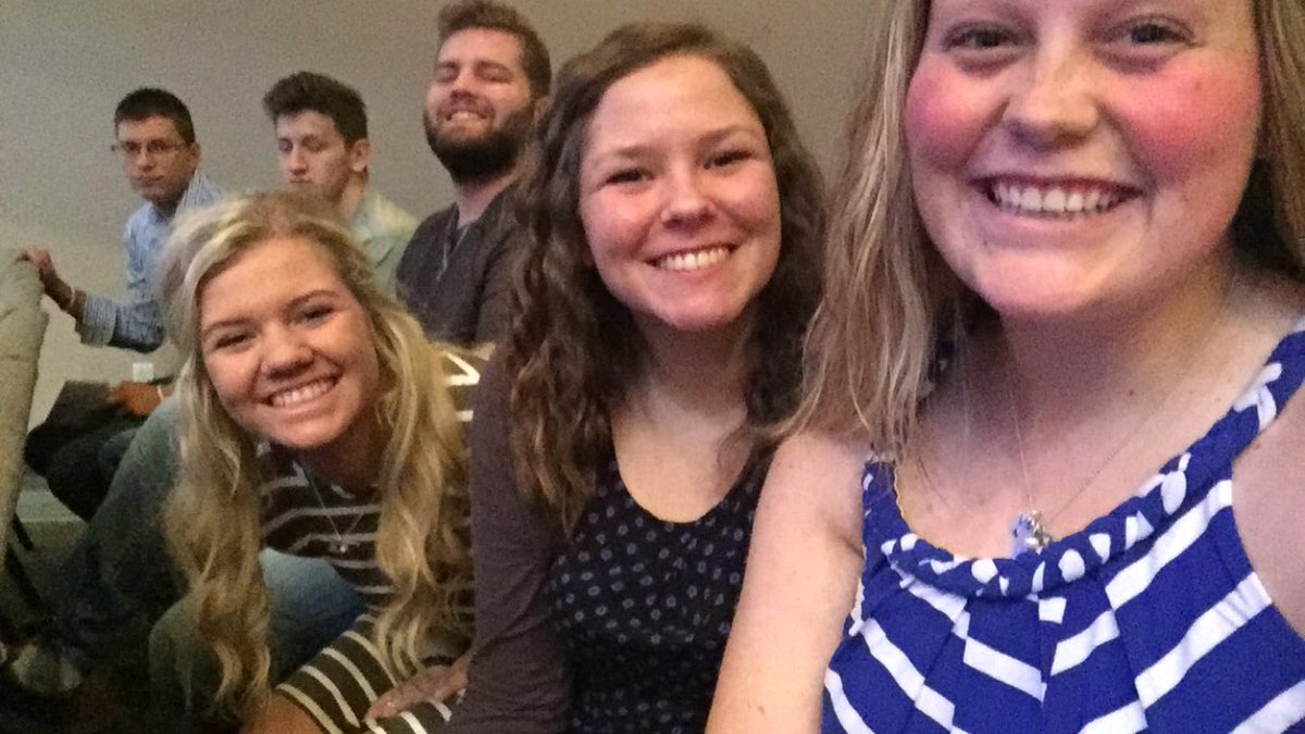 baymadapple5's tweet photo. four pictures isn't near enough to show who all I'm {thankful} for!extra thankful today for these peeps 😊 https://t.co/aAGgAAITfI