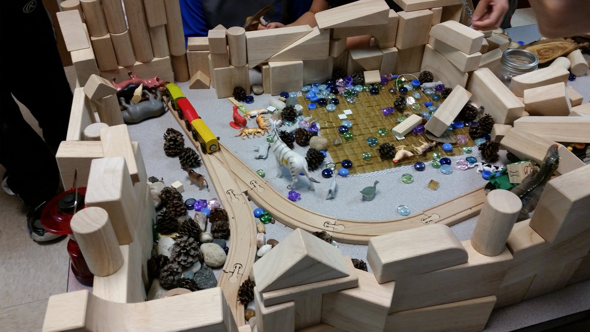 116SSES's tweet photo. A zoo enclosure with a train running through it. https://t.co/iA6WY9AvLo