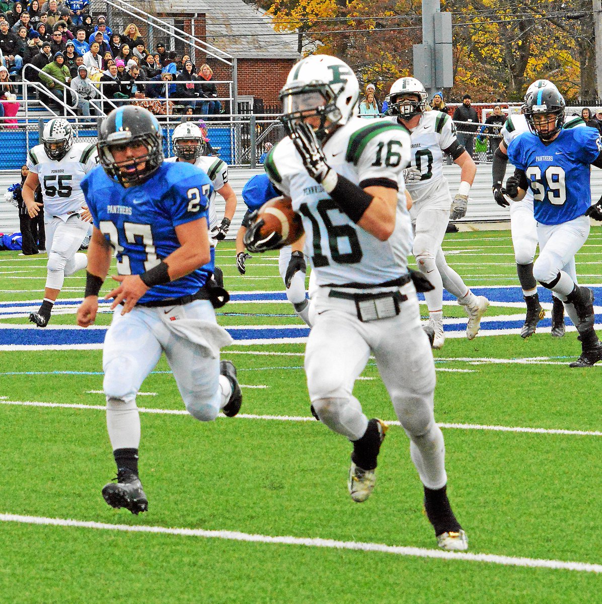MontMediaSports's tweet photo. #FOOTBALL: @pennridgefb feasts on rival @QCHSAthletics 55-27 on Thanksgiving. (By @khunter10) https://t.co/XuB2WyboLO https://t.co/bpJit2NzQ0