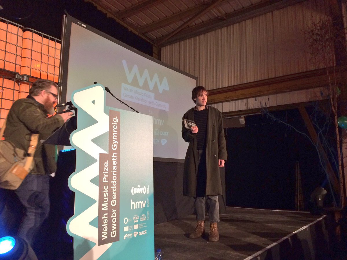 welshmusicprize's tweet photo. Ennillydd y Wobr Gerddoriaeth Gymreig yw @meilyrjones
#WMP2016 https://t.co/D3fkNjYyJL
