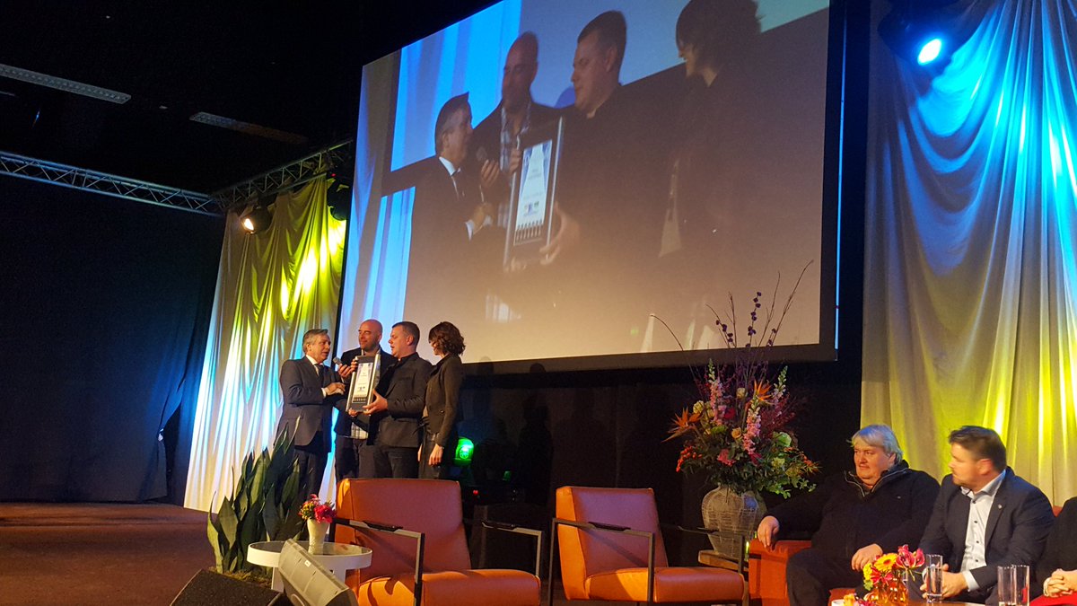 Ondernemerprijs's tweet photo. Winnaar Publieksprijs Paul van Rengs van Linq Event Group! #ohm16 https://t.co/nEAiX35wLE
