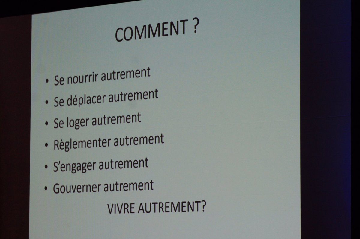 XMairesseNSimon's tweet photo. Excellente conférence de @Laure_Waridel sur la thématique du vivre autrement. #VVS2016 @reseau_qc_vvs https://t.co/sXCcgL04pw