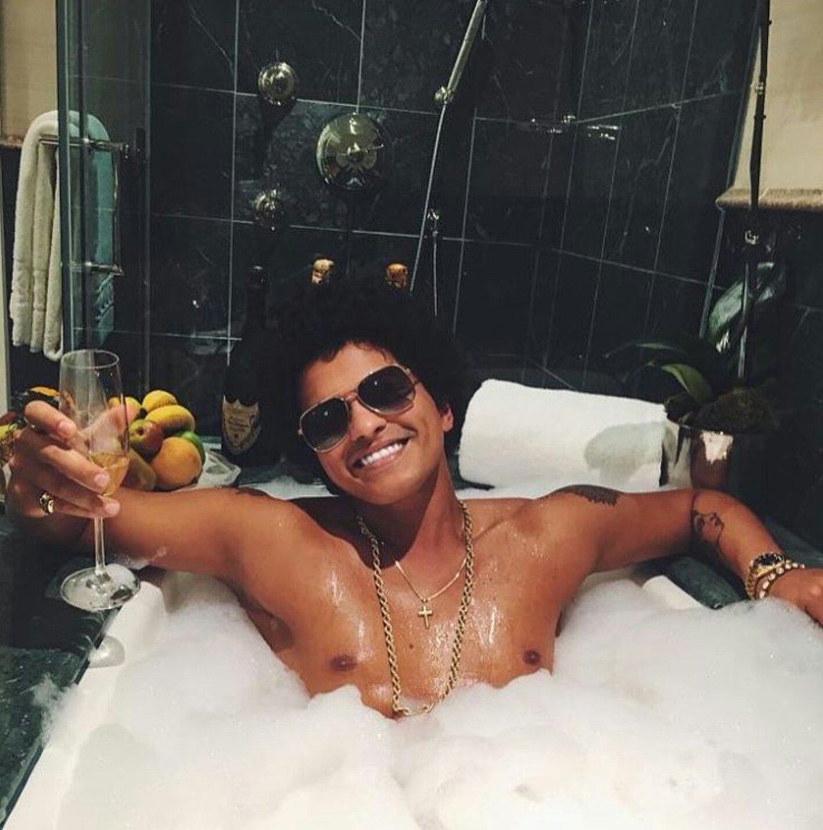 JuHooli's tweet photo. I have come to a conclusion that this is not a bath...it's simply our man dripping in FINEsse!!! ๐๐ฆ๐ฆ#Fleeko #CalgonTakeMeAway https://t.co/mikwvPRRat