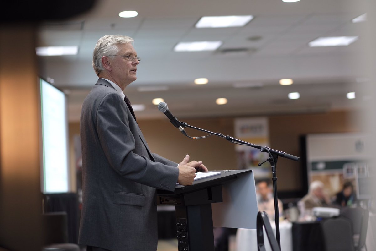CMEManitoba's tweet photo. Talking about 'milk runs' with Del Carver @reilestransfer - Break bulk is called break bulk for a reason. #TS2016 https://t.co/0Eqbnj0SHz