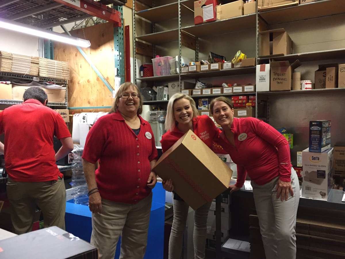 CrawfordAmy2's tweet photo. These guys can't stop, won't stop 💲💲Driving SFS sales at 931! #thankful #102bestteamever 🙌🏻 https://t.co/ESkOo8woxI