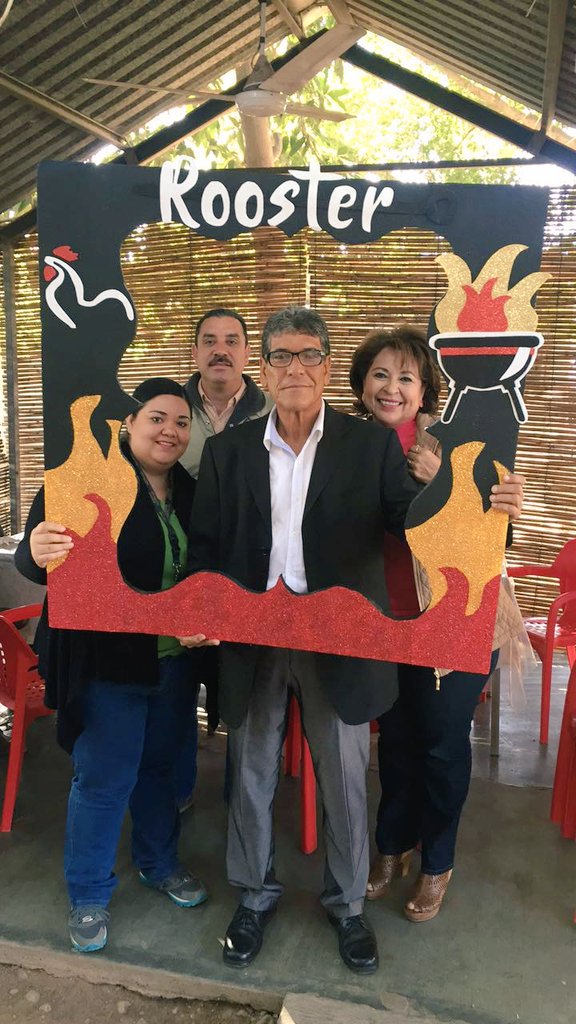 ROOSTER1_'s tweet photo. Al personal del plantel también les encanta ROOSTER🔥🐥🍢 #NadieLoHaceComoROOSTERLoHace https://t.co/jPeFn8nfKa