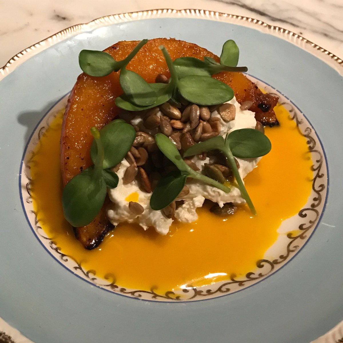 pigeonholeyyc's tweet photo. Red Kuri Squash. Burrata. Honey. Toasted Seeds. #vegforward #eatlocal #winterready #pigeonholyyc https://t.co/Pu4tT4YOYZ