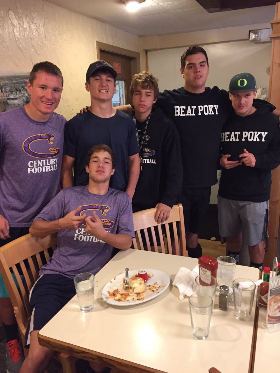 GabbyDougs's tweet photo. Very thankful and blessed to have my friends and family🙏🏻❤️❤️ @zack_stuart_ @adam_ping @wrship21 @EchoHawk80 @KevinStrech @adahlquist8 https://t.co/hkXbqIinSC
