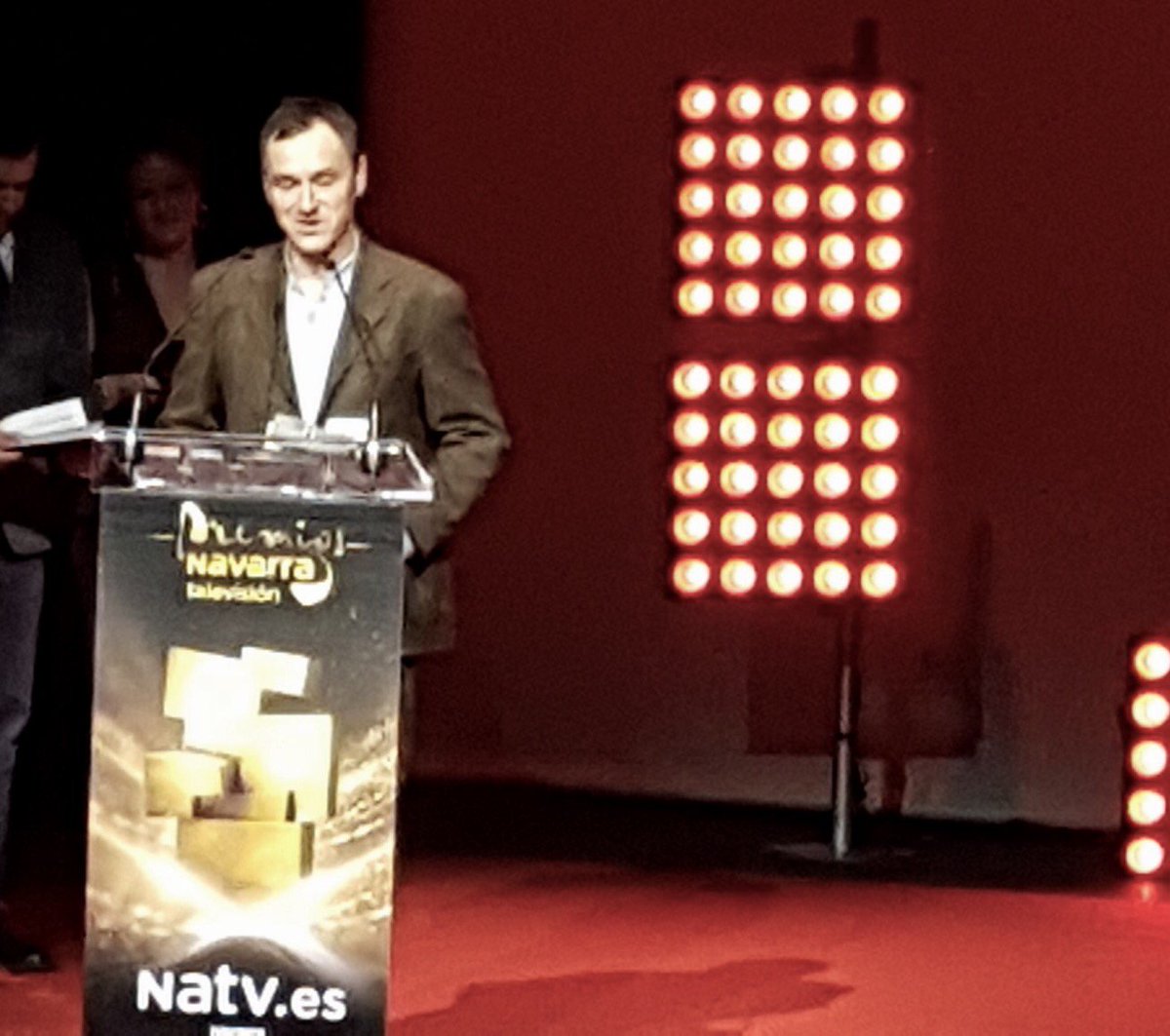 IMQnavarra's tweet photo. Contentos y orgullosos anunciamos que el Dr. Alfaro, de #ClinicaSanMiguel recibe el premio ‘valor social’ en los premios @NavarraTV !! 👏😊 https://t.co/VUH0gms7I3