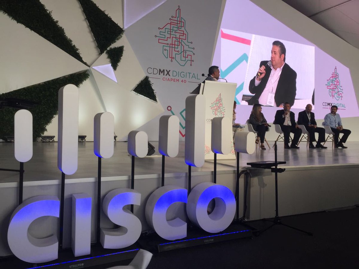 TDSYNNEXLAC's tweet photo. "Entre mejor red de conectividad mayor desarrollo económico de ciudades" Ricardo Estrada @CiscoMexico #Ciapem40 #CiscoCDMX https://t.co/wPPLo2h850