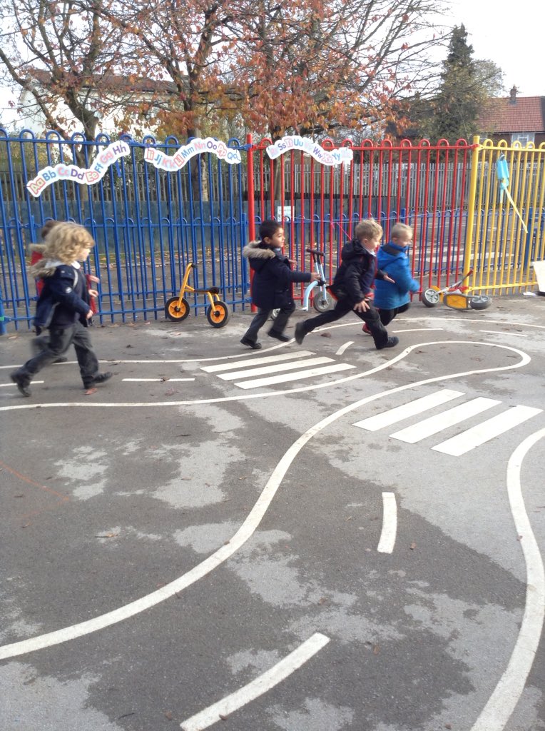 appletonprimary's tweet photo. Great timing of scooting and racing in Foundation #activehull #outdoorlearning https://t.co/0zXvgbL7f3