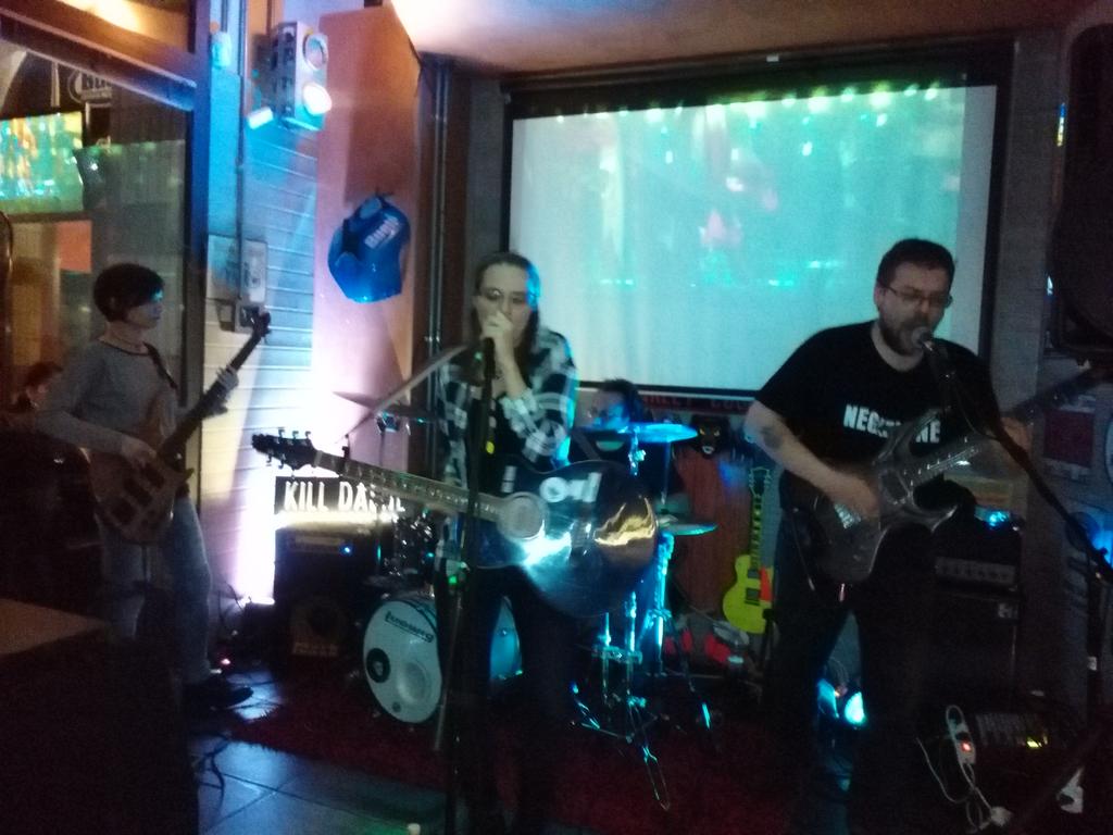 Roxella79's tweet photo. Ecco i #KillDafne con @FabySound  on stage all'Orso Furioso di Brescia. Che grinta ragazzi! @GdB_it @ViviArdesio https://t.co/4kx7XsjU2M