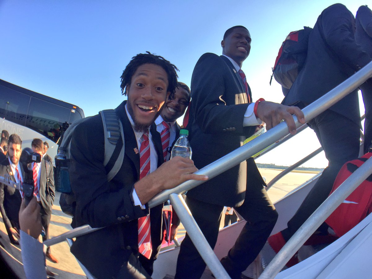 UHCougarFB's tweet photo. Thanks to our friends @united for our ride to Memphis #HTownTakeover https://t.co/K6HCwArFIs