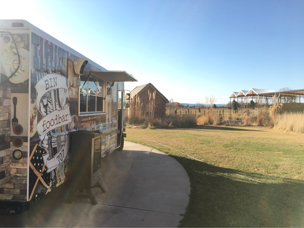 colemajr's tweet photo. Leave it to #brochef to bring a kitchen to #thanksgiving #bin707 #foodtruck https://t.co/uuSvMxQX5Q