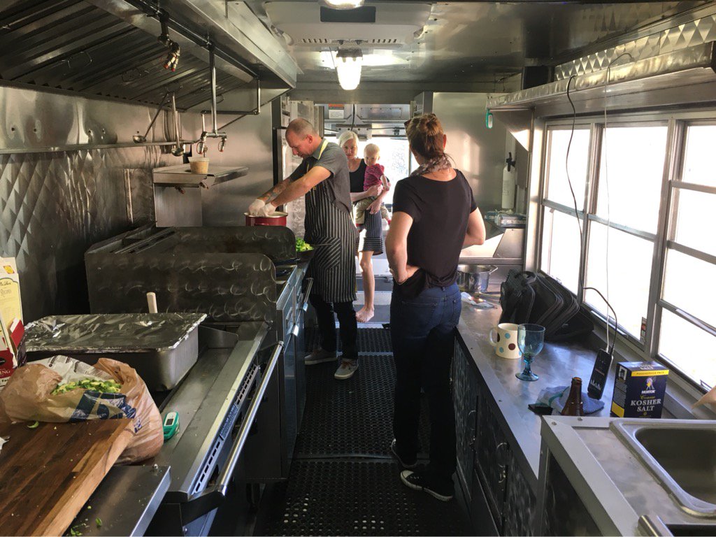 colemajr's tweet photo. Leave it to #brochef to bring a kitchen to #thanksgiving #bin707 #foodtruck https://t.co/uuSvMxQX5Q