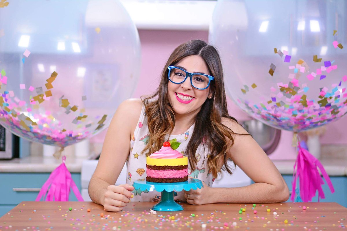 mis_pastelitos's tweet photo. ¡YA SOMOS 2 MILLONES DE SUSCRIPTORES! Festejemos convirtiendo el pastelito de mi logo en uno real ❤️👉https://t.co/MJIoqFaz3l #youtube https://t.co/arhYr1WZix