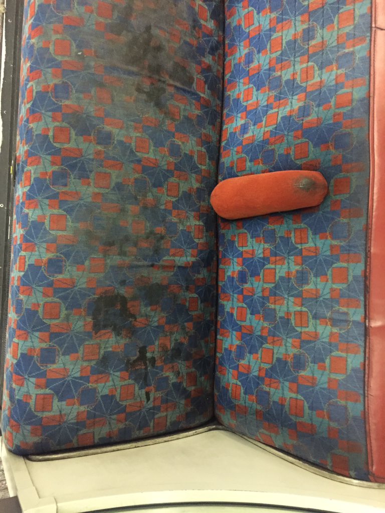 hmx500's tweet photo. Tube #3253 - Glad I left my bike behind and paid for a bakerloo line seat: @bakerlooline @TfL ..Tube upgrade = Lies @SadiqKhan https://t.co/jcnlzHT1aW