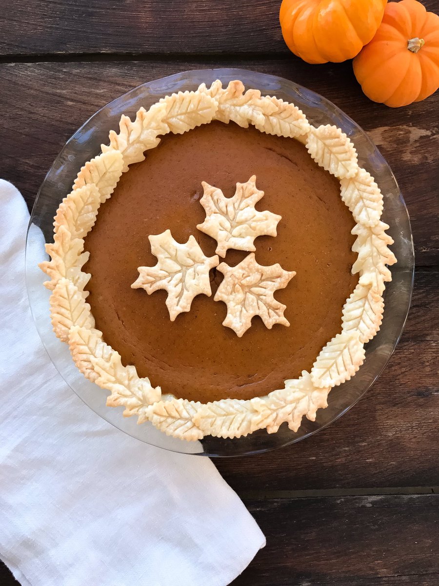 katienwmn's tweet photo. #HappyThanksgiving! Hope your holiday is filled with lots of love (and pie) ❤️ https://t.co/yfatGq8bhc