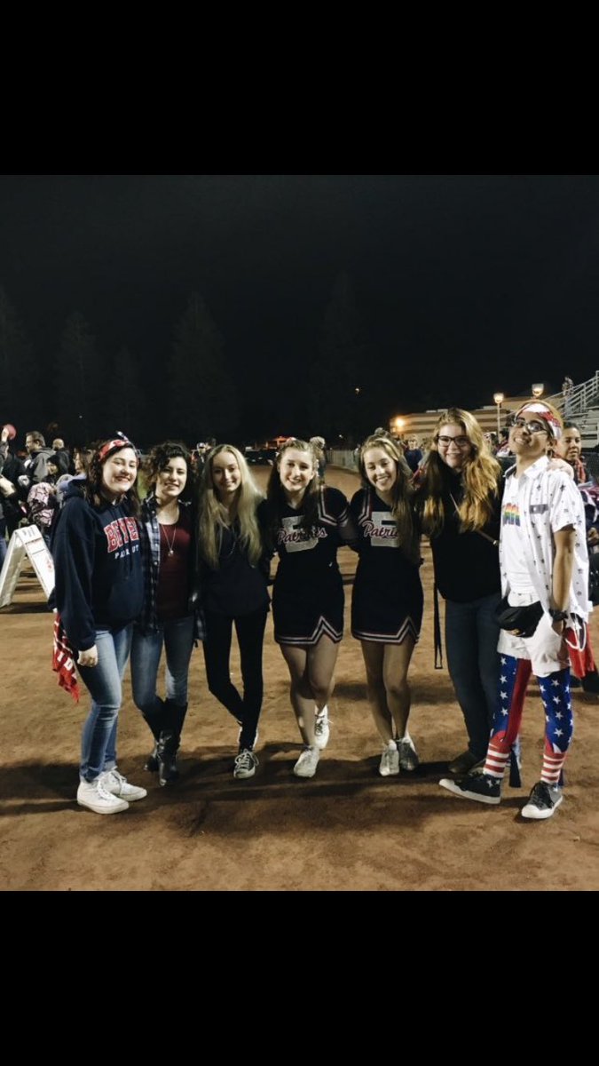 ci_mariie's tweet photo. Thankful that God gave me these people to do life with and love. Some of the best people anyone could ask for. @tramp0lineb00ty @JadeStacey3 https://t.co/tscEBlfKak