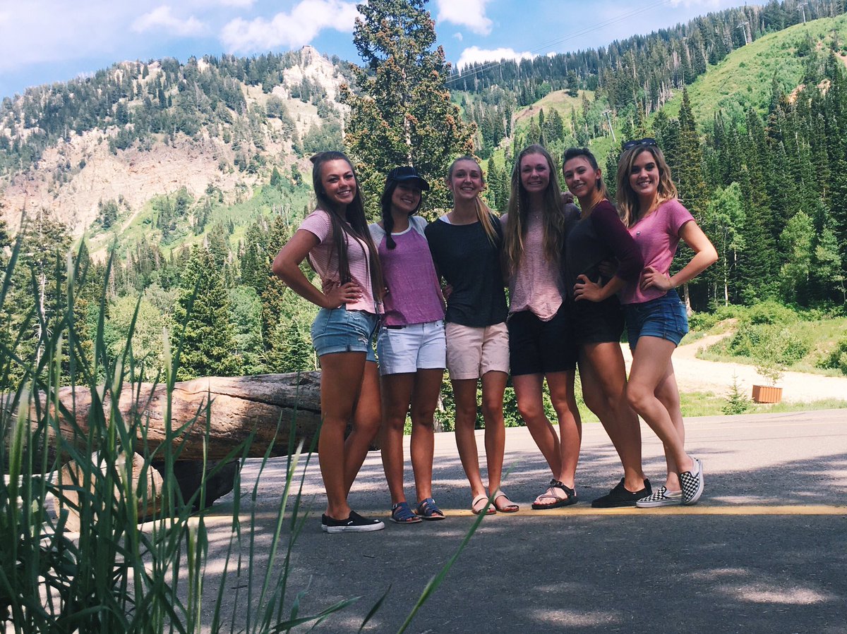 shaylyn_gwood's tweet photo. let's not forget about the girls that have kept me sane through high school 💕 https://t.co/33dxBR3zBR