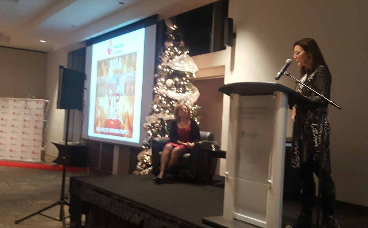 FMWBUnitedWay's tweet photo. "Diane, your achievements are some of the greatest in this community. The passion comes from what you stir in people." @MayorMelissa #ymm https://t.co/qTNhA2sKfp