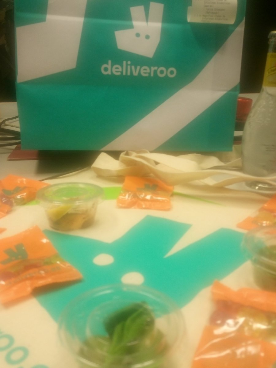 lahorainandout's tweet photo. @lahorainandout @Deliveroo_ES distribuidor de #comidadeCalidad a domicilio nos han traido #gintonic con #todolujo de detalles #foodie #luxe https://t.co/3MeYEAkrgY