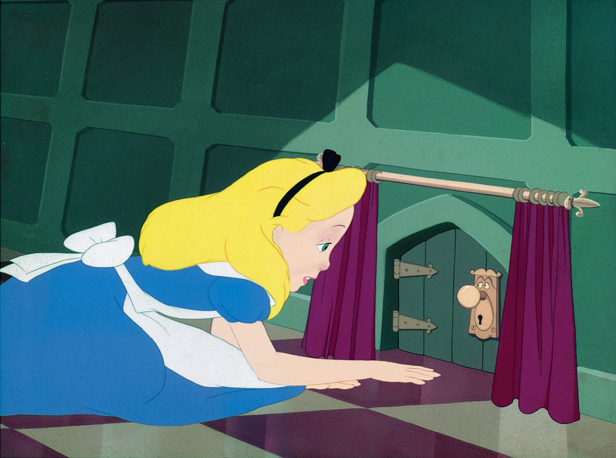 不思議の国のアリス♡うさぎのトピアリー 扉の先には？／『ふしぎの国のアリス』シーン＞白うさぎを追って穴に