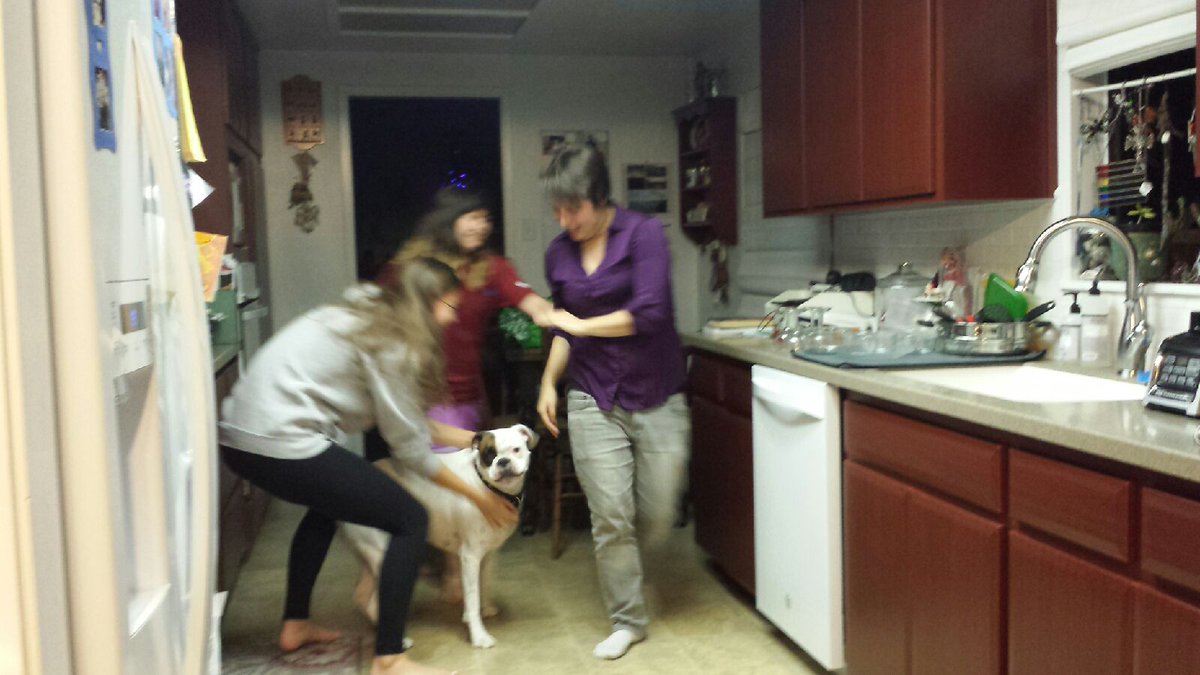 EnchantedLiana's tweet photo. Luke in the middle of all the girls! #boxerlove #whiteboxersrule @KmacKris https://t.co/AS9KYC9bAu