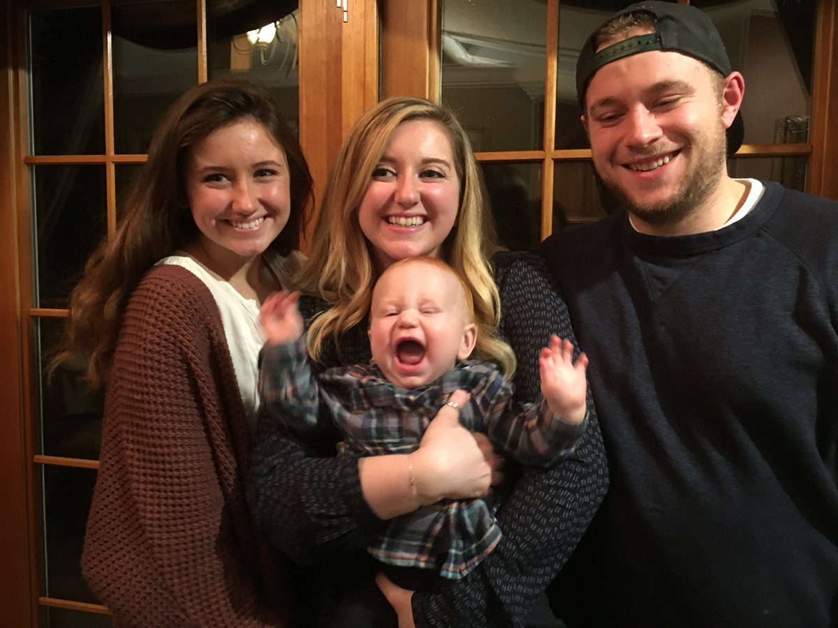 dallasbourdo_'s tweet photo. the emotinal rollercoaster you go thru when you see all the food on thanksgiving, eat so much you hate yourself, but then see all the pies,😋 https://t.co/dwOI1FlAs5